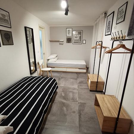 The Black Dog House 瓦伦扎诺 外观 照片