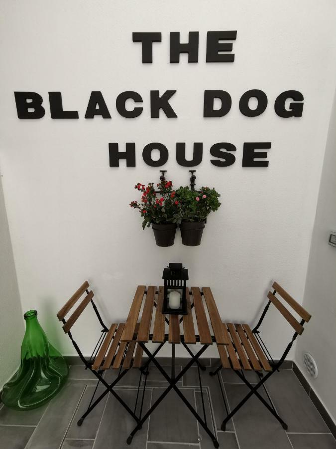 The Black Dog House 瓦伦扎诺 外观 照片